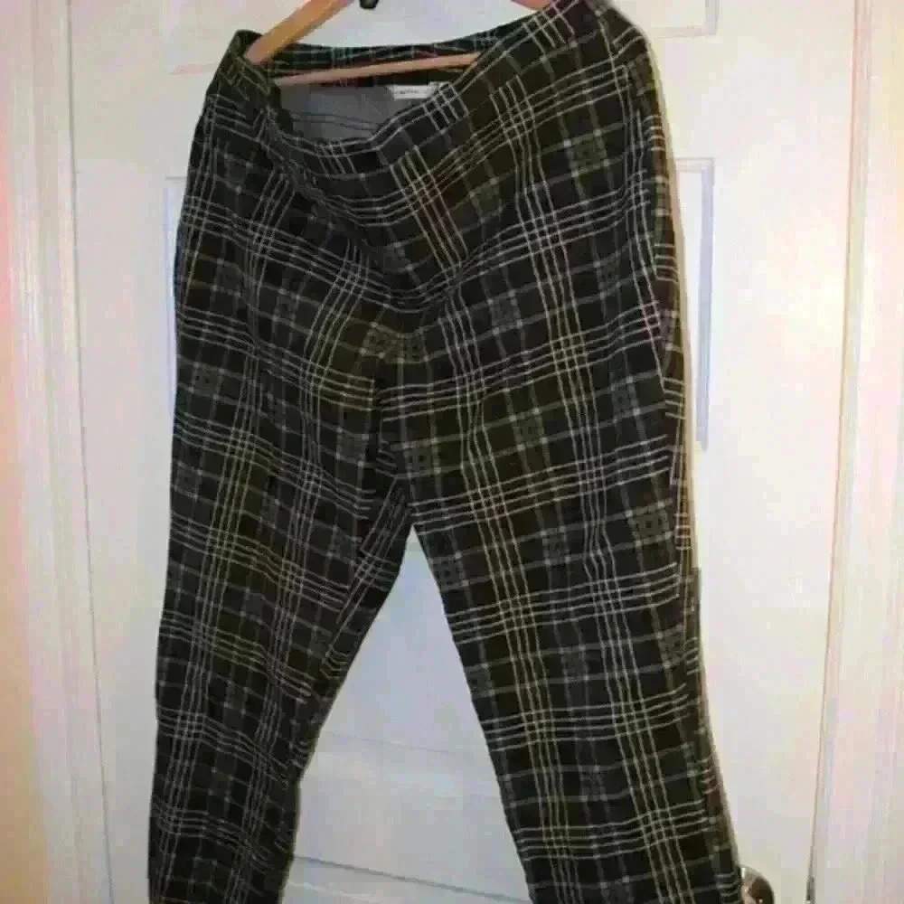 Isaac Mizrahi Live! Plus Size 18 Plaid Pants - Black, Gray & White with Pink
